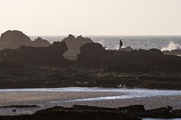 포토 JPG 해외이미지 구름 여자 호수 바다 섬 여행 백그라운드 아프리카 자연 하늘 산 사람 풍경 사람없음 야외 물 여름 파란색 태양 반사 일출 일몰 만 저녁 암초 하이커 해외포토 자연요소 계절 나라 컬러 노을 야간 생태계 파일형식 이미지허브