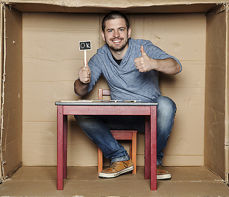 포토 JPG 해외이미지 전신 백인 남자 의자 탁자 한명 앉기 성인 앞모습 상자 사무실 업무 비즈니스맨 갇힘 답답함 성인남자한명만 해외포토 서양인 1 뷰포인트 가구 비즈니스 모션 사람 작업 직장인 감각 남자한명만 성인남자만 파일형식 이미지허브