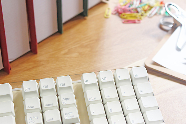 포토 JPG 해외이미지 템플릿 종이 안경 커피 백그라운드 비즈니스 탁자 모바일 그래프 주택 직장 사람없음 목재 책 컵 노트북 스마트폰 핸드폰 컴퓨터 사무실 알약 연필 펜 모니터 쪽지 공책 공백 흰색 키보드 업무 작업실 플랫 정상 쥐 스마트 책상 클립 머리위 위치 카피스페이스 해외포토 나무 식기 잡화 음료 컬러 가구 컨셉 회사 재료 문구용품 학용품 건물 전자제품 스마트기기 필기구 약 작업 설치류 파일형식 이미지허브