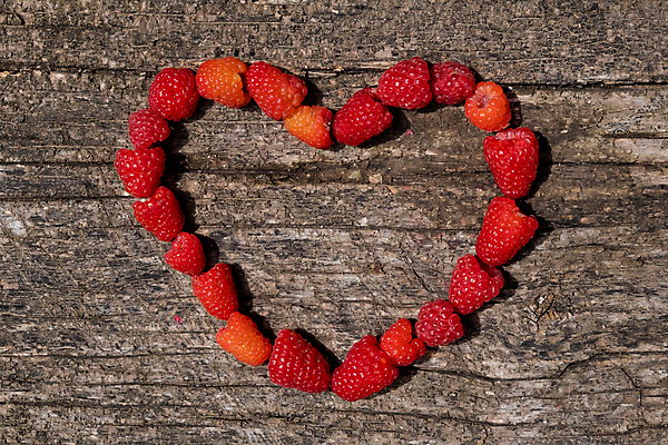 포토 JPG 해외이미지 모양 열매 음식 백그라운드 다이어트 과일 재료 벽지 프레임 건강 사랑 사람없음 목재 빨간색 쌓기 우주 수확 하트 신선 그룹 고급 닫기 달콤 맛 사인 유기농 생태계 질감 날것 산딸기 내추럴 그런지 숙성 카피스페이스 비건 해외포토 나무 식물 웰빙 감정 컬러 컨셉 농업 모션 공백 채식주의자 파일형식 이미지허브