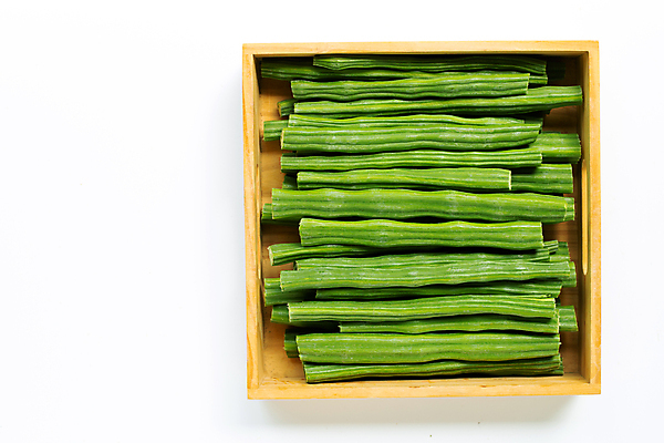 포토 JPG 해외이미지 백그라운드 사람없음 신선 나무상자 흰배경 유기농 담기 모링가 해외포토 웰빙 모션 씨앗 상자 흰색 파일형식 슈퍼푸드 이미지허브