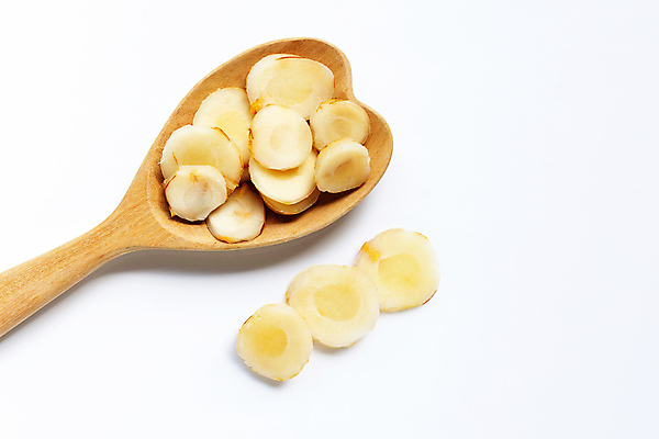 포토 JPG 해외이미지 단면 실내 사람없음 흰배경 슬라이스 생강 나무숟가락 해외포토 백그라운드 채소 내부 숟가락 흰색 파일형식 이미지허브