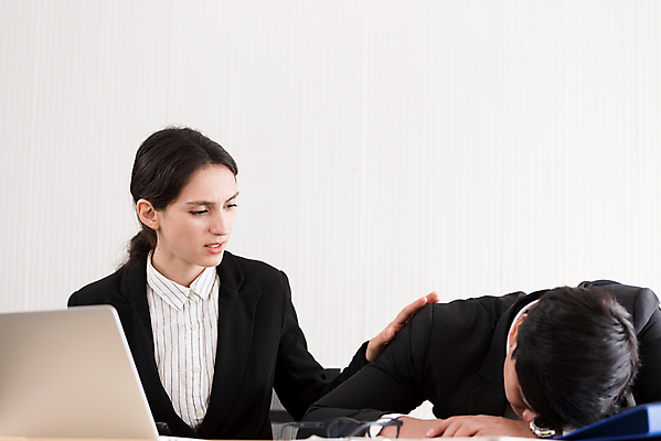 포토 JPG 해외이미지 백인 여자 남자 비즈니스 실내 피곤 상반신 성인 두명 사무실 잠 비즈니스맨 비즈니스우먼 졸음 낮잠 업무과다 과로 성인만 깨우기 해외포토 서양인 감정 컨셉 모션 사람 내부 업무 직장인 파일형식 이미지허브