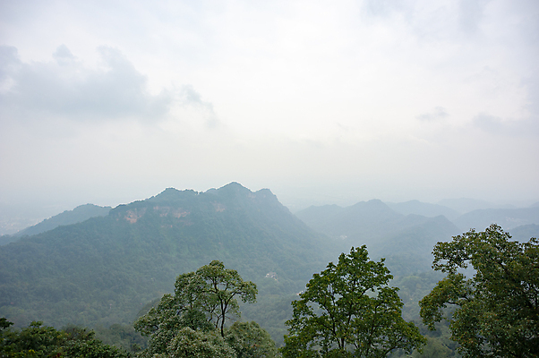 포토 JPG 해외이미지 구름 여행 자연 산 안테나 파노라마 풍경 사람없음 야외 빛 환경 계곡 중국 하이킹 추위 안개 가을 황무지 떨어짐 정상 숲 땅 고도 언덕 배낭여행 장면 층 멀리 슬로프 뿌연 오지 절정 해외포토 자연요소 계절 아시아 컨셉 통신 레저 날씨 스키장 촬영기법 생태계 파일형식 이미지허브
