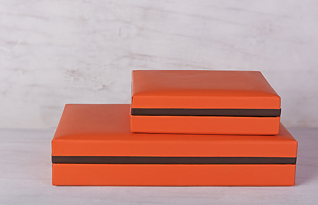 포토 JPG 해외이미지 기념일 리본 종이 백그라운드 크리스마스 오렌지 포장 탁자 날씨 휴가 새로움 선물 사람없음 목재 장식 상자 갈색 노란색 우주 놀람 수확 흰색 시골 축하 생일 활 복고 옛날 스타일 해외포토 나무 감정 컬러 가구 컨셉 농업 과일 재료 표정 이벤트 파일형식 이미지허브