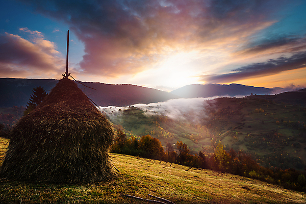 포토 JPG 해외이미지 구름 밭 농업 자연 벽지 하늘 아침 산 풍경 사람없음 야외 초록색 빛 태양 농장 농경지 마을 일출 환경 계곡 일몰 새벽 안개 시골 건초더미 볏짚 땅 언덕 웅장함 수평선 해외포토 주간 자연요소 산업 컬러 날씨 노을 건초 짚 생태계 파일형식 더미 이미지허브