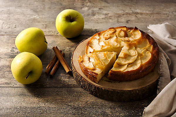 포토 JPG 해외이미지 디저트 실내 사람없음 달콤 사과 청사과 나무받침 시나몬스틱 애플파이 나무배경 해외포토 음식 백그라운드 과일 내부 목재 맛 받침대 파이_빵 시나몬 파일형식 이미지허브