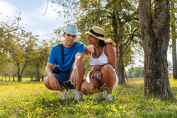 포토 JPG 해외이미지 나무 커플 여자 남자 행복 어린이 백그라운드 2 밭 데이트 장난 가족 포옹 휴가 함께함 사랑 웃음 사람 소년 성인 야외 두명 10대 햇빛 농장 우정 기쁨 흰색 업무 달콤 농부 언니 남동생 돌봄 해외포토 식물 직업 감정 컬러 컨셉 농업 관계 안기 모션 청소년 표정 친구 태양 작업 맛 자매 동생 파일형식 이미지허브