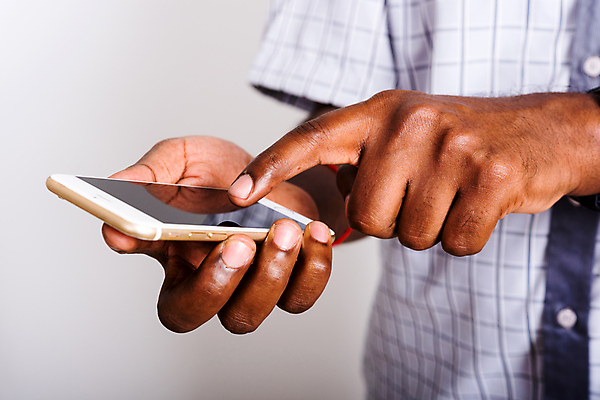 포토 JPG 해외이미지 손 디자인 백그라운드 인터넷 비즈니스 통신 손가락 모바일 세포 한명 사람 스마트폰 핸드폰 컴퓨터 터치패드 알약 디지털 스크린 모니터 검은색 공백 터치 정보 흰색 잡기 메시지 휴대용 무선전화기 전화기 스마트 전자 부름 보여주기 거짓 고립 소셜 인터페이스 터치스크린 목업 해외포토 1 컬러 컨셉 모션 신체부위 전자제품 스마트기기 약 오브젝트 파일형식 이미지허브