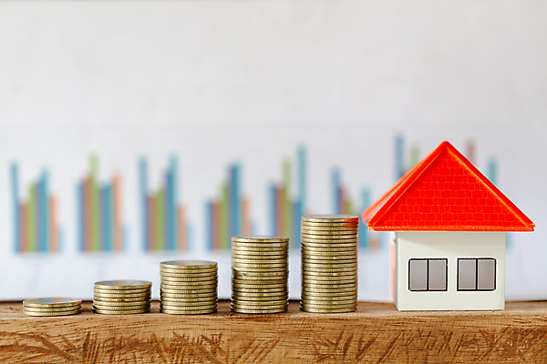 포토 JPG 해외이미지 손 백그라운드 컨셉 돈 비즈니스 가정 성공 그래프 화살 주택 사람없음 금융 경제 쌓기 동전 저축 성장 절약 시장 재산 황금 구매 주식 중개인 투자 이익 파운드 가치 대출 관심 세금 자금 진짜 해외포토 직업 모션 건물 신체부위 쇼핑 파일형식 이미지허브