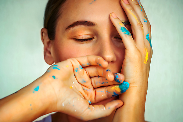 포토 JPG 해외이미지 모델 여자 감정 얼굴 생각 상상 아이디어 기술 관리 창조 미술 한명 사람 취미 유행 페인트 꿈 피부 명상 그림 예술가 비전 화가 가상 해외포토 직업 1 컨셉 문화예술 신체부위 파일형식 이미지허브