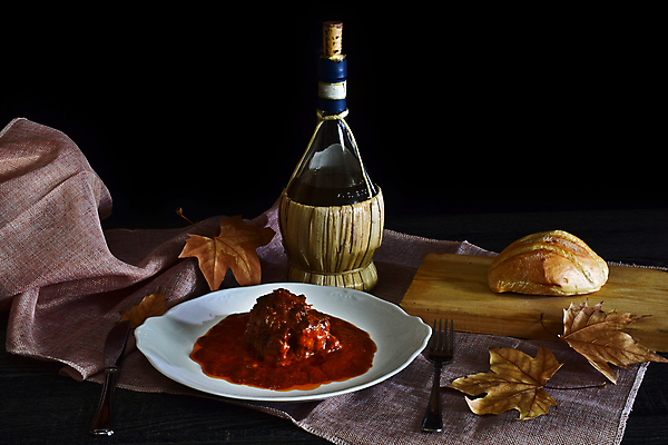 포토 JPG 해외이미지 전통 접시 음식 빵 재료 육류 요리 사람없음 주방 식당 와인 저녁식사 소고기 시골 스페인 맛 레드와인 먹기 준비 꼬리 레시피 스페인어 안달루시아 정물화 핸드메이드 해외포토 식기 유럽 컨셉 식재료 모션 주류 상점 식사 그림 파일형식 이미지허브