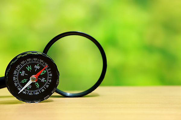 포토 JPG 해외이미지 종이 여행 백그라운드 컨셉 지도 비즈니스 가이드 탁자 화살 항해 사람없음 목재 금속 장비 탐험 수확 골동품 공구 황금 계획 나침반 방향 모험가 책상 오브젝트 사인 검색 복고 위치 북쪽 동쪽 네비게이션 남쪽 발견 놋쇠 방법 서쪽 옛날 오리엔테이션 지리 해외포토 나무 직업 가구 농업 배_교통 재료 재질 도구 파일형식 이미지허브