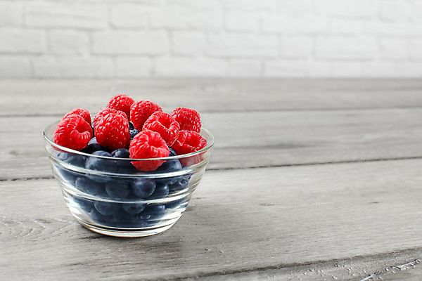 포토 JPG 해외이미지 열매 백그라운드 다이어트 과일 탁자 디저트 건강 사람없음 목재 컵 빨간색 초록색 파란색 컬러풀 쌓기 우주 정원 회색 신선 사발 달콤 혼합 책상 유기농 블루베리 날것 산딸기 흙더미 내추럴 섞기 숙성 채식주의자 해외포토 나무 식물 식기 웰빙 음식 컬러 가구 재료 모션 흙 사기그릇 맛 채식 파일형식 더미 이미지허브