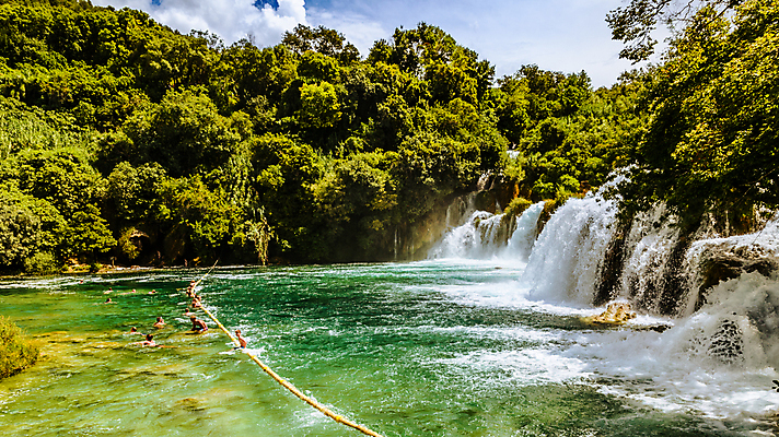 포토 JPG 해외이미지 나무 식물 구름 공원 유럽 호수 여행 자연 벽지 사람 풍경 사람없음 야외 초록색 물 여름 파란색 강 환경 맑음 놀람 폭포 흐름 가을 바위 개울 떨어짐 크로아티아 내추럴 전국 터키석 해외포토 자연요소 계절 공공시설 감정 나라 컬러 컨셉 날씨 표정 돌_바위 보석 생태계 파일형식 이미지허브