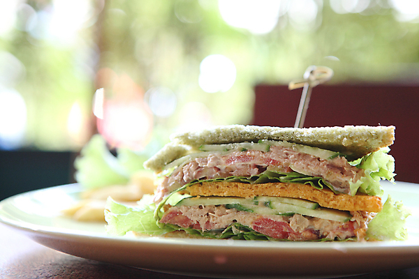 포토 JPG 해외이미지 접시 음식 빵 조각 다이어트 토마토 채소 치즈 감자 샌드위치 건강 육류 어류 사람없음 목재 장식 초록색 빛 갈색 식사 주스 펼침 샐러드 튀김 흰색 신선 발표 그릴 아침식사 상추 참치 먹기 허브 속도 햄 토스트 버터 마요네즈 점심식사 고립 쉬운 해외포토 나무 식물 식기 음료 컬러 식재료 재료 모션 주방용품 유제품 수중동물 소스_음식 파일형식 이미지허브