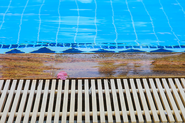 포토 JPG 해외이미지 디자인 스포츠 호텔 표면 휴가 휴식 바닥 항해 사람없음 야외 목재 물 파란색 빛 갈색 맑음 수영 침묵 액체 가장자리 질감 모자이크 해외포토 자연요소 나무 컬러 컨셉 배_교통 재료 숙소 날씨 소리 수상스포츠 둘레 파일형식 이미지허브