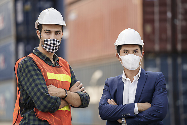 포토 JPG 해외이미지 직업 유럽 산업 비즈니스 공장 노동자 실내 가면 안전 사람 야외 두명 노란색 건강관리 기계 고통 덮개 업무 열 작업실 수술 엔지니어 제조 보호 온도계 헬멧 컨테이너 창고 전염 정비공 운영자 해외포토 감정 나라 컬러 컨셉 공업 의학 건강 관리 내부 치료 뚜껑 작업 기술자 질병 보호장비 감염 파일형식 이미지허브