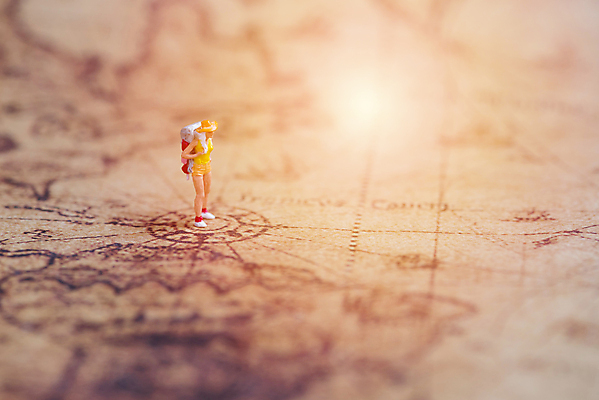 포토 JPG 해외이미지 유럽 여행 백그라운드 지도 배낭 휴가 사람 사람없음 세계 장난감 숫자 여행객 걷기 미니어처 그룹 백패커 해외포토 문자 나라 가방 모션 모형 파일형식 이미지허브