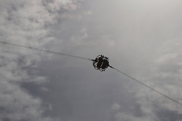 포토 JPG 해외이미지 공원 행복 어린이 포즈 가족 하늘 휴가 휴식 전등 사람 사람없음 야외 여름 축제 기쁨 놀이공원 자유 바퀴 원형 고리 승차 향수 롤러 회전목마 공평 돌리기 해외포토 도형 계절 공공시설 감정 컨셉 관계 모션 조명 화장품 테마파크 놀이기구 파일형식 이미지허브