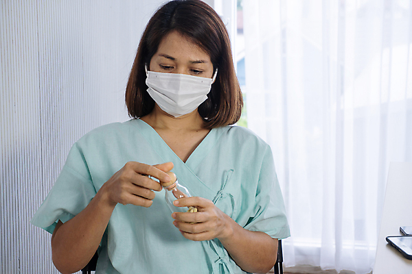 포토 JPG 해외이미지 얼굴 건강 가면 한명 안전 사람 약 고통 환자 바이러스 보호 질병 예방 감염 돌봄 마약 인플루엔자 전염병 해외포토 1 감정 컨셉 의학 모션 신체부위 파일형식 이미지허브