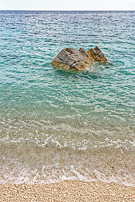 포토 JPG 해외이미지 구름 모래 파도 바다 섬 여행 자연 하늘 휴가 풍경 해변 사람없음 물 여름 파란색 햇빛 맑음 이탈리아 만 지중해 에메랄드 암초 터키석 파라다이스 해외포토 자연요소 계절 유럽 컬러 날씨 태양 보석 생태계 파일형식 이미지허브