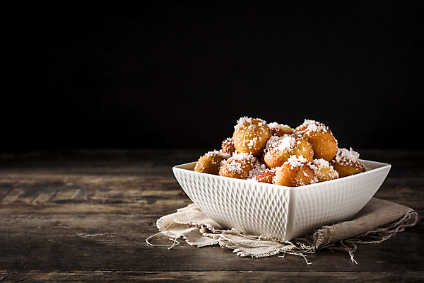 포토 JPG 해외이미지 전통 음식 빵 크리스마스 공 탁자 바람 휴가 디저트 요리 사람없음 목재 이탈리아 튀김 달콤 아침식사 설탕 반죽 밀가루 장인 스페인어 페스츄리 해외포토 자연요소 나무 기념일 유럽 가구 재료 날씨 식사 맛 가루 파일형식 이미지허브