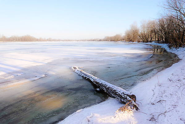 포토 JPG 해외이미지 나무 계절 호수 분홍색 겨울 자연 하늘 표면 아침 날씨 풍경 사람없음 물 파란색 강 햇빛 반사 냉동 얼음 새벽 꿈 추위 안개 흰색 시원함 질감 서리 부드러움 온도 격파 우크라이나 효과 해외포토 주간 자연요소 식물 유럽 컬러 모션 태양 감각 생태계 파일형식 이미지허브