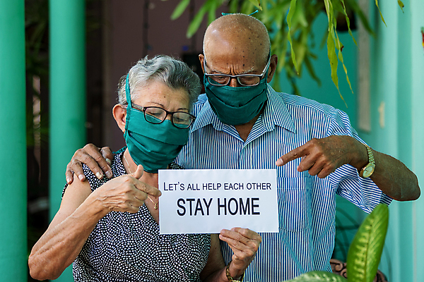 포토 JPG 해외이미지 라이프스타일 커플 얼굴 관계 남편 주택 건강 사랑 가면 사람 성인 두명 백발 아내 호흡기관 바이러스 보호 질병 예방 리빙 옛날 인플루엔자 전염병 해외포토 헤어스타일 감정 컨셉 의학 건물 생활 신체부위 장기_의학 파일형식 이미지허브