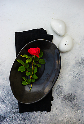 포토 JPG 해외이미지 접시 꽃 잎 회색배경 사람없음 장미 양념통 해외포토 식물 식기 백그라운드 통 회색 양념 파일형식 이미지허브