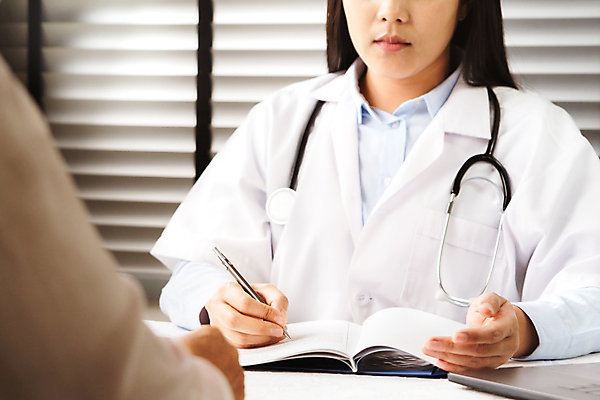 포토 JPG 해외이미지 직업 학생 여자 상의 비즈니스 청진기 직장 건강 병원 한명 치료 약 진료 시험 환자 의사 정보 업무 도움 수비 고객 연습 컨설턴트 서식 처방 방문 테라피 보험 돌봄 서류판 접수 주목 체크리스트 치료사 헬프 해외포토 1 옷 교육 컨셉 회사 의학 의료기기 모션 사람 뷰티 사무용품 의료진 작업 전문직 상담 파일형식 이미지허브