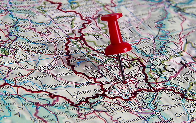 포토 JPG 해외이미지 응시 유럽 종이 도로 여행 백그라운드 지도 표시 휴가 거리 사람없음 빨간색 초록색 파란색 세계 글로벌 꼬리표 사막 도시 대륙 페이지 지역 인덱스 발견 루트 룩셈부르크 지도책 해외포토 시선 나라 길 컬러 교통시설 책 라벨 서유럽 파일형식 이미지허브