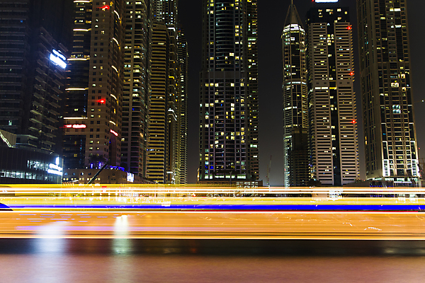 포토 JPG 해외이미지 건축양식 기술 사람없음 건물 물 강 항구 침묵 도시 보트 야간 장노출 포트 스카이라인 두바이 해외포토 자연요소 건축물 건축 배_교통 교통시설 촬영기법 소리 아랍에미리트 파일형식 이미지허브