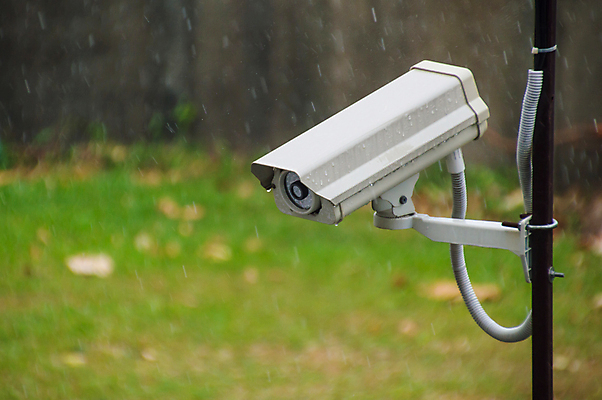 포토 JPG 해외이미지 나무 백그라운드 자연 경비 안전 사람없음 야외 울타리 카메라 정원 장비 흰색 관찰 보호 숲 보안 전자 감시 시스템 동영상 해외포토 식물 컬러 컨셉 모션 전자제품 담장 생태계 파일형식 이미지허브