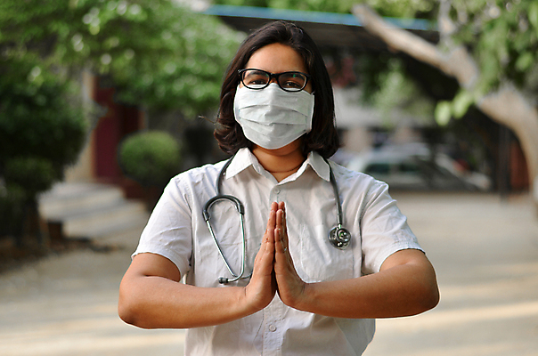 포토 JPG 해외이미지 직업 라이프스타일 안경 장갑 컨셉 상의 유니폼 청진기 건강 병원 실험 한명 사람 성인 약 고통 환자 간호사 의사 긴급 도움 질병 구조원 인도인 과학자 직원 문서 수의사 돌봄 소아과의사 헬프 화학자 해외포토 외국인 1 잡화 옷 감정 과학 의학 의료기기 모션 동양인 생활 의료진 학자 파일형식 이미지허브