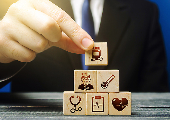 포토 JPG 해외이미지 손 남자 비즈니스 한명 정장 상반신 성인 약 쌓기 여러개 진료 의사 의료보험 의료비 성인남자한명만 나무블록 놓기 해외포토 1 옷 다수 의학 모션 사람 목재 신체부위 블록 의료진 보험 남자한명만 성인남자만 파일형식 비용 이미지허브