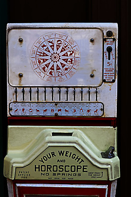 포토 JPG 해외이미지 계절 산업 포스터 하늘 건강 저울 선물 사람없음 그래픽 주방 기계 욕실 골동품 기구 생일 중세 몸무게 자르기 전갈 심볼 측정 상업 점성술 공상 파운드 암 계량기 궁수 돌봄 제어 해외포토 기념일 돈 절지류 모션 역사 질병 파일형식 이미지허브