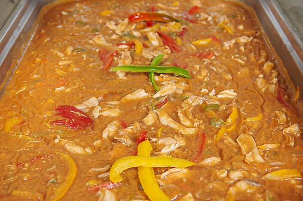 포토 JPG 해외이미지 음식 조각 쟁반 육류 요리 사람없음 초록색 노란색 식당 식사 치킨 뜨거움 고급 묘사 슬라이스 후추 뷔페 캐서롤 해외포토 컬러 컨셉 식재료 상점 용기_그릇 향신료 닭고기요리 파일형식 이미지허브