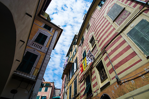 포토 JPG 해외이미지 유럽 건축양식 사람없음 건물 여름 태양 마을 항구 이탈리아 도시 중세 역사 지중해 타운 8월 옛날 해외포토 자연요소 건축물 계절 건축 나라 바다 교통시설 날짜 파일형식 이미지허브