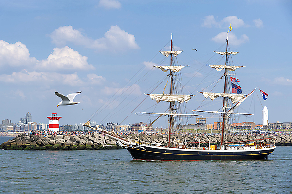 포토 JPG 해외이미지 유럽 스포츠 바다 여행 요트 교통시설 모션 하늘 바람 휴가 항해 사람없음 목재 물 파란색 강 노란색 여행객 맑음 골동품 흰색 깃발 보트 역사 클래식 큼 크루즈 복고 출퇴근 함선 해적 네비게이션 발견 돛대 레가타 옛날 통근 해외포토 자연요소 나무 나라 컬러 교통 컨셉 배_교통 비즈니스 재료 날씨 사람 크기 도둑 시설 출근 파일형식 이미지허브