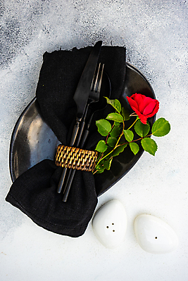 포토 JPG 해외이미지 접시 포크 잎 회색배경 사람없음 장미 나이프 냅킨 양념통 해외포토 식물 식기 꽃 백그라운드 통 회색 양념 칼 파일형식 이미지허브