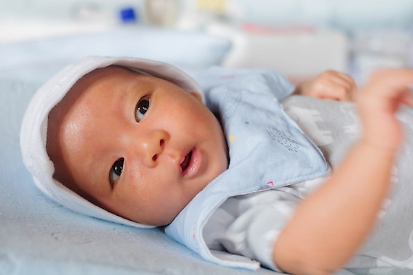 포토 JPG 해외이미지 백인 손 응시 행복 무기 얼굴 어린이 가족 건강 한명 사람 동양인 소년 검은색 방 흰색 침대 표현 아기 신생아 잠 달콤 작음 거짓말 걸음마 결백 돌봄 천진난만 해외포토 서양인 1 시선 남자 감정 컬러 가구 컨셉 관계 모션 인종 신체부위 맛 크기 파일형식 이미지허브