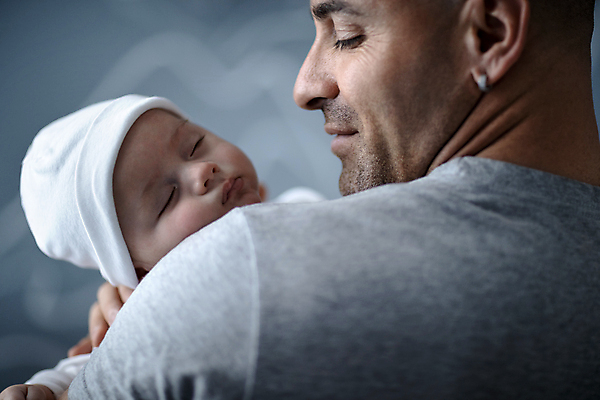 포토 JPG 해외이미지 응시 남자 행복 아들 어린이 가족 포옹 주택 함께함 사랑 미소 사람 소년 두명 귀여움 기쁨 육아 아기 신생아 잡기 잠 아빠 걸음마 해외포토 시선 감정 컨셉 관계 안기 모션 표정 건물 파일형식 이미지허브