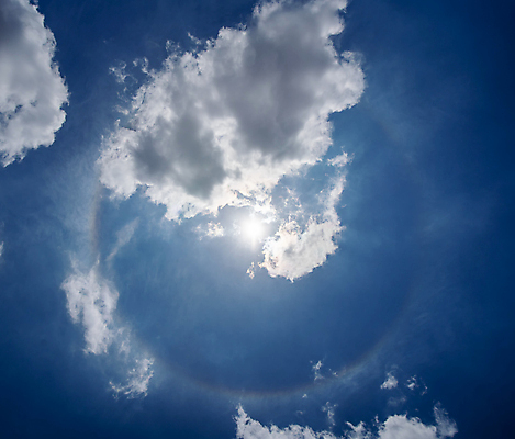 포토 JPG 해외이미지 구름 과학 무지개 하늘 사람없음 파란색 빛 햇빛 태양 맑음 얼음 사진촬영 반지 원형 분위기 크리스탈 후광 고립 사방 진짜 특별함 현상 해외포토 자연요소 도형 컬러 컨셉 장신구 날씨 촬영 광석 파일형식 이미지허브