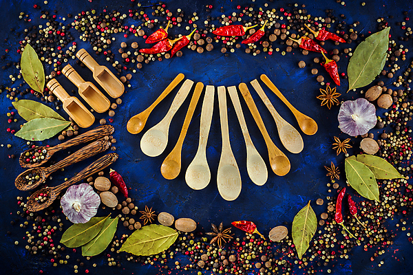 포토 JPG 해외이미지 백그라운드 컨셉 재료 고추 건조 건강 요리 동양인 사람없음 컬러풀 주방 숟가락 어둠 여러개 양념 조미료 사발 맛 혼합 가루 인도인 허브 향신료 매움 아로마 향 후추 카레 나무숟가락 내추럴 섞기 시나몬 입가심 강황 해외포토 외국인 식물 음식 컬러 다수 채소 식재료 수저 인종 사기그릇 향미료 파일형식 이미지허브