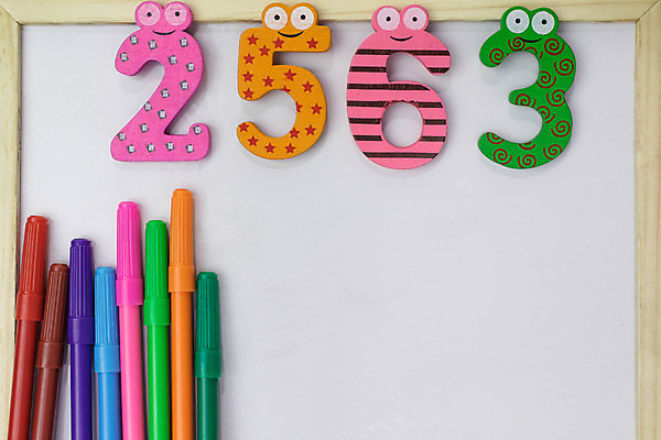 포토 JPG 해외이미지 배너 종이 분홍색 백그라운드 오렌지 텍스트 자연 아이디어 동양인 사람없음 목재 빨간색 초록색 파란색 숫자 연필 우주 공백 흰색 메시지 연도 사인 화이트보드 해피뉴이어 보여주기 고립 해외포토 나무 문자 컬러 컨셉 과일 재료 모션 학용품 인종 필기구 새해인사 생태계 파일형식 이미지허브