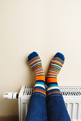 포토 JPG 해외이미지 옷 컨셉 겨울 오렌지 가족 발 추상 새로움 양말 주택 따뜻함 손잡이 사람 사람없음 세로 물 파란색 컬러풀 유행 기계 줄무늬 방 장비 에너지 추위 흰색 청바지 뜨거움 가스 라디에이터 양발 자동 카피스페이스 해외포토 자연요소 계절 컬러 무늬 과일 바지 관계 건물 신체부위 공백 파일형식 이미지허브