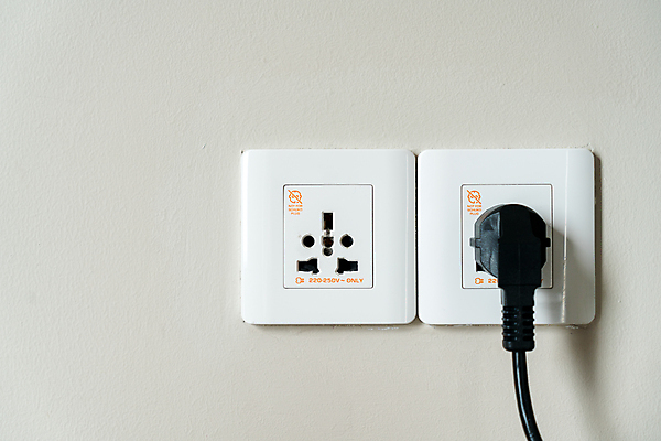 포토 JPG 해외이미지 디자인 유럽 벽 백그라운드 인터넷 일러스트 주택 안테나 사람없음 내부 초록색 세계 우주 텔레비전 힘 기계 장비 에너지 흰색 콘센트 플러그 연결 USB 전화기 전자 포트 스위치 충전 고립 전압 충전기 현재 공급 해외포토 나라 컬러 컨셉 통신 건물 전자제품 파일형식 이미지허브