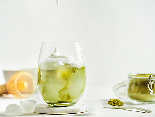 포토 JPG 해외이미지 음료 음식 백그라운드 컨셉 다이어트 재료 태국 유리 주택 건강 동양인 사람없음 초록색 우주 일본 얼음 거품 우유 추위 흰색 신선 차 맛 아침식사 시원함 크림 상쾌 내추럴 떨림 라떼 텀블러 핸드메이드 휘핑크림 디톡스 비건 해외포토 자연요소 감정 아시아 커피 컬러 모션 재질 유제품 인종 건물 컵 식사 채식주의자 휘핑 파일형식 이미지허브