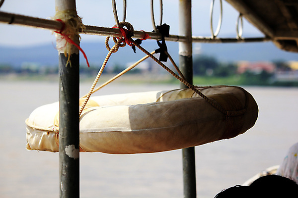 포토 JPG 해외이미지 밧줄 바다 백그라운드 요트 경비 안전 사람없음 파란색 장비 벨트 흰색 긴급 반지 도움 원형 거친 보트 구출 보호 크루즈 오브젝트 휴양지 보안 부표 보험 sos 구명용품 안전요원 응답 헬프 생존 수평선 해외포토 도형 잡화 줄 컬러 컨셉 배_교통 장신구 장소 안전장비 구조요청 파일형식 이미지허브